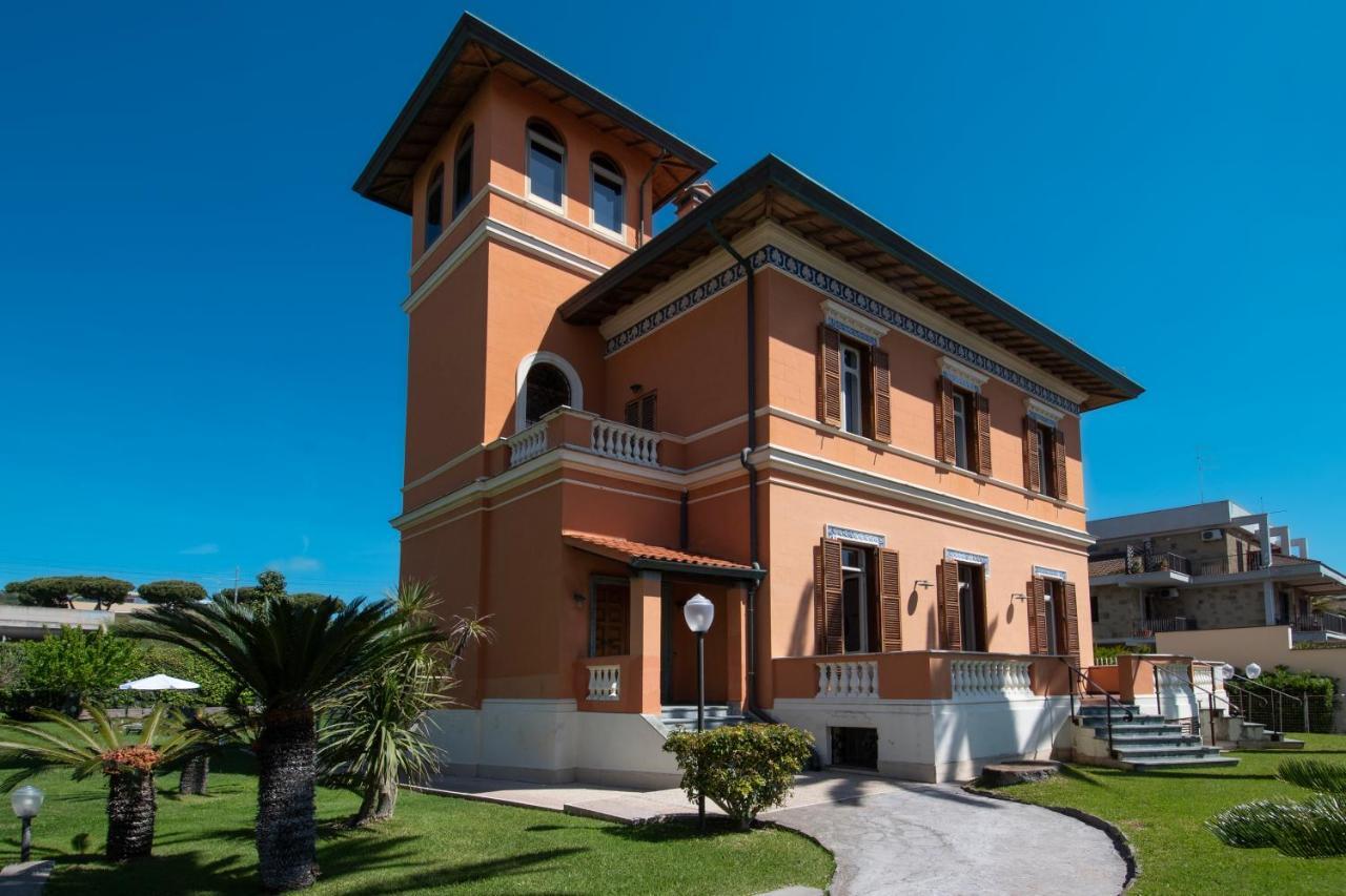 Palazzo Moresco Hotel Santa Marinella Exterior photo