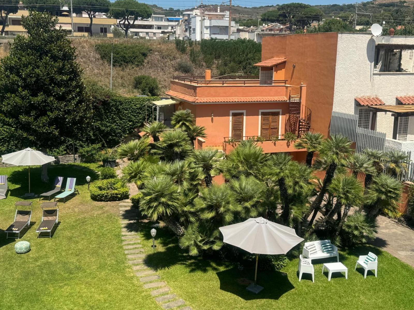 Palazzo Moresco Hotel Santa Marinella Exterior photo